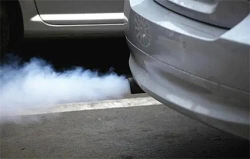 行駛中的汽車排氣管溫度多少是正常的？