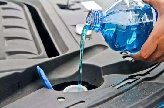 新车玻璃水能用多久?新车玻璃水切勿乱添加