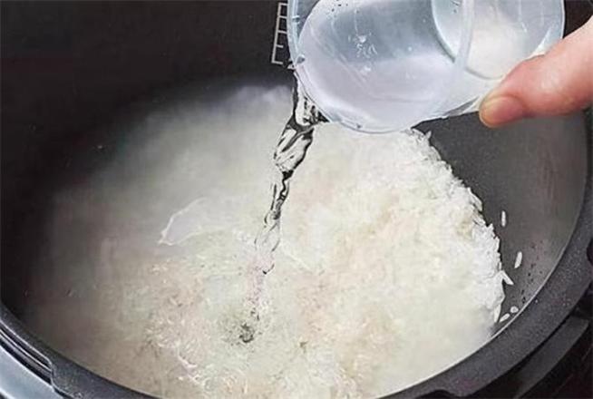 蒸米饭的做法水放多少（蒸米饭水和米的比例）