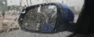 下雨天在汽车内安全吗