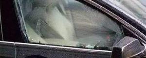 车玻璃有油污怎么清洗？