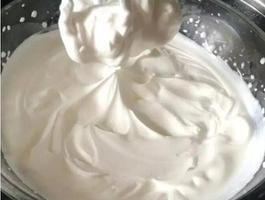 【中国美食】纯牛奶做奶油方法，盒装200ml纯牛奶能不能做奶油