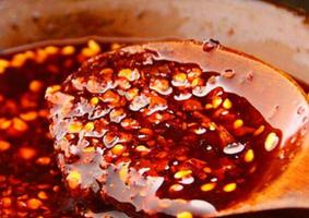 【中国美食】油辣子怎么做好吃，油辣子的做法