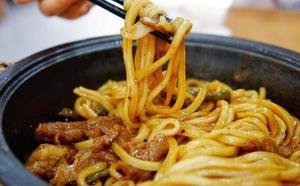 【中国美食】家常焖面的做法，	 豆角焖面的做法