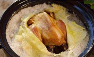 【中国美食】盐焗鸡的制作方法(盐焗鸡怎么做)