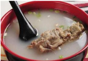【中国美食】猪骨头汤的做法