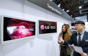 LG推出首款27英寸医用级手术显示器“27HQ710S”