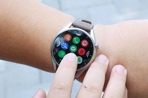 华为手表watch 3 pro new从手机安装及更换表盘