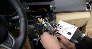 行车记录仪怎么安装不伤电池
