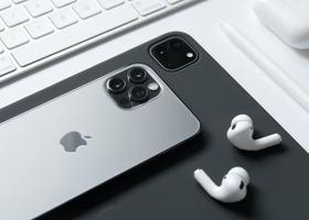 iOS 16 全新功能：支持检测假冒 AirPods 耳机